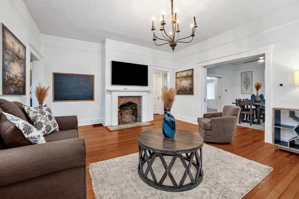 ממפיס Exquisite Two-Story Home Located In Midtown מראה חיצוני תמונה